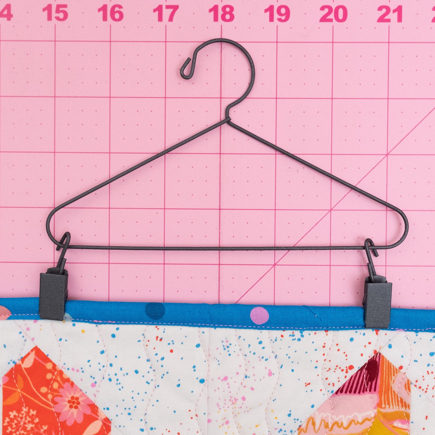 Mini Quilt Hanger + Clips Set
